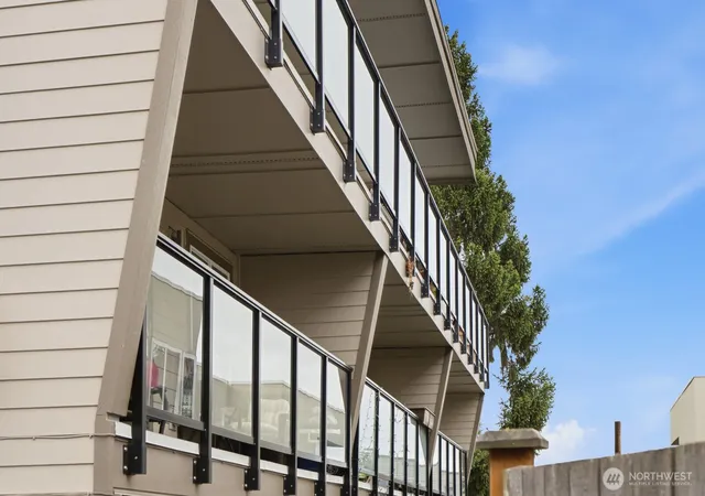 Photo 2 of Sale Pending at 565  569 Lee St, Seattle, WA 98109 | MLS# NWM2554111 | Listing updated on 2026-09-25