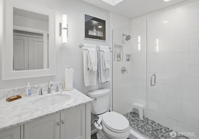 Photo 4 of Sale Pending at 565 -569 Lee St, Seattle, WA 98109 | MLS# NWM2554111 | Listing updated on 2026-09-25