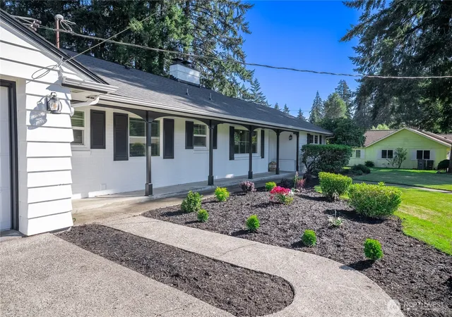 Photo 3 of Single family home for sale at 11315 Loma Pl SW, Lakewood, WA 98499 | MLS# NWM2554117 | Listing updated on 2026-09-30
