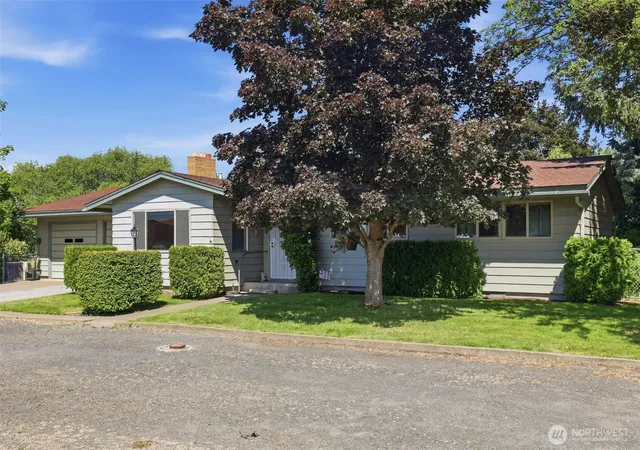 Photo 3 of Single family home for sale at 401 11th Street, Davenport, WA 99122 | MLS# NWM2554126 | Listing updated on 2026-09-22