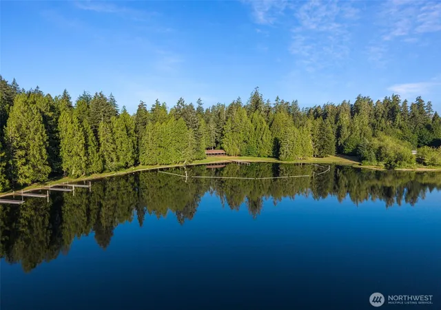Photo 4 of Sale Pending at 1052 E Mason Lake Dr W, Grapeview, WA 98546 | MLS# NWM2554135 | Listing updated on 2026-09-25