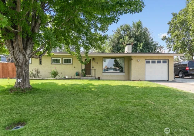 Photo 1 of Sale Pending at 6919 W Victoria Ave, Kennewick, WA 99336 | MLS# NWM2554140 | Listing updated on 2026-09-23
