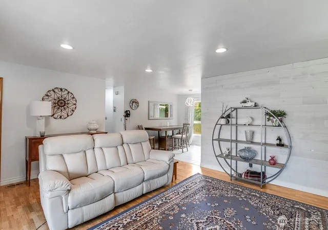 Photo 3 of Sale Pending at 6919 W Victoria Ave, Kennewick, WA 99336 | MLS# NWM2554140 | Listing updated on 2026-09-23