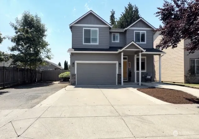 Single family home for sale at 821 SE 11th Street, Battle Ground, WA 98604 | MLS# NWM2554141