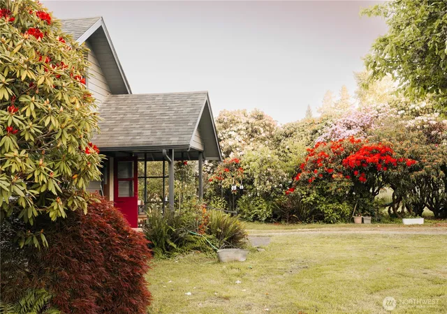 Photo 3 of Single family home for sale at 1378 Ocean Beach Rd, Hoquiam, WA 98550 | MLS# NWM2554155 | Listing updated on 2026-09-22