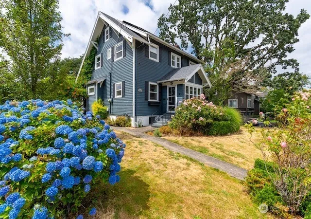 Photo 1 of Single family home for sale at 909 Center St, Oregon City, OR 97045 | MLS# NWM2554164 | Listing updated on 2026-09-22