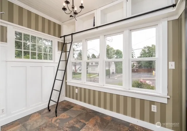 Photo 4 of Single family home for sale at 909 Center St, Oregon City, OR 97045 | MLS# NWM2554164 | Listing updated on 2026-09-22