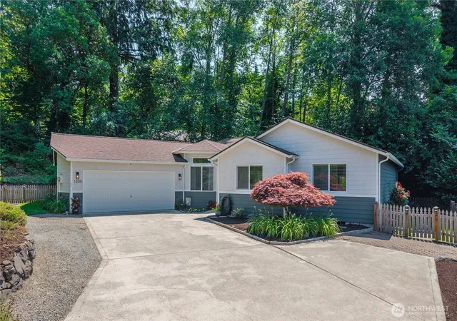 Photo 2 of Single family home for sale at 1205 Union Ave, Steilacoom, WA 98388 | MLS# NWM2554166 | Listing updated on 2026-09-23