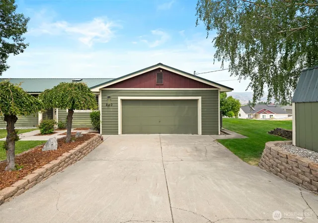 Photo 3 of Single family home for sale at 820 Summit Blvd, Manson, WA 98831 | MLS# NWM2554180 | Listing updated on 2026-09-27