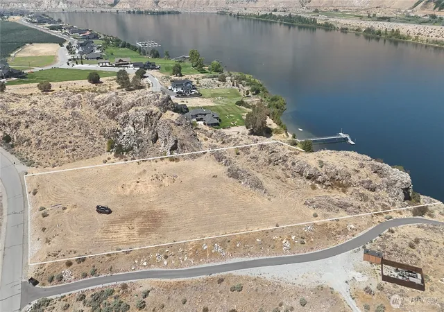 Photo 3 of Sale Pending at 247 N Shore Dr, Orondo, WA 98843 | MLS# NWM2554189 | Listing updated on 2026-09-28