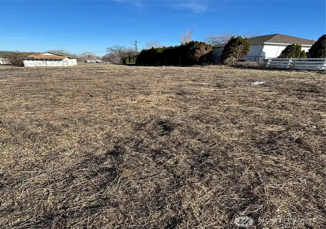 Photo 4 of Land for sale at 0 Hennessey/tieton Dr, Yakima, WA 98908 | MLS# NWM2554251 | Listing updated on 2026-09-22