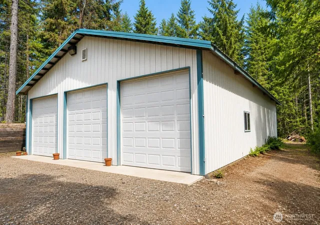 Photo 3 of Single family home for sale at 511 Ne Lakeshore Dr N, Tahuya, WA 98588 | MLS# NWM2554265 | Listing updated on 2026-09-22