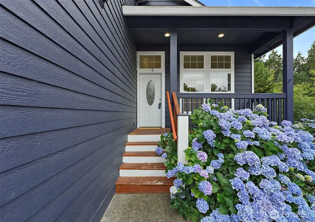 Photo 2 of Single family home for sale at 37815 21st Court S, Federal Way, WA 98003 | MLS# NWM2554277 | Listing updated on 2026-09-25