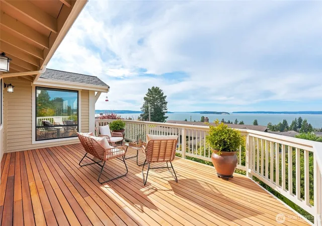 Photo 1 of Sale Pending at 5017 33rd Avenue W, Everett, WA 98203 | MLS# NWM2554278 | Listing updated on 2026-09-25