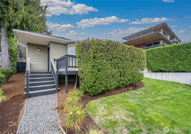 Photo 2 of Single family home for sale at 122 8th Avenue, Kirkland, WA 98033 | MLS# NWM2554291 | Listing updated on 2026-09-26