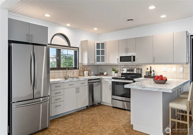 Photo 3 of Single family home for sale at 122 8th Avenue, Kirkland, WA 98033 | MLS# NWM2554291 | Listing updated on 2026-09-26