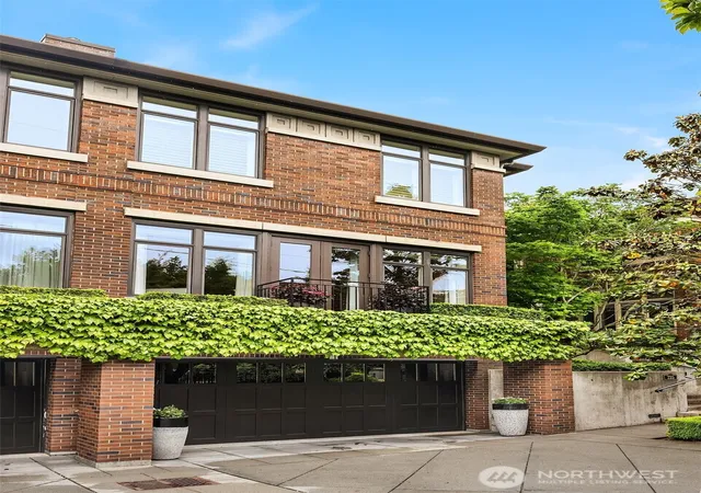 Photo 3 of Townhouse for sale at 725 Harvard Ave E, Seattle, WA 98102 | MLS# NWM2554314 | Listing updated on 2026-09-28