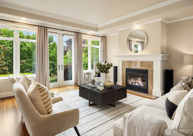 Photo 4 of Townhouse for sale at 725 Harvard Ave E, Seattle, WA 98102 | MLS# NWM2554314 | Listing updated on 2026-09-28