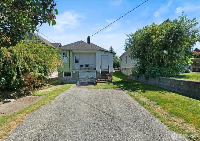 Photo 3 of Sale Pending at 1413 N Garden, Bellingham, WA 98225 | MLS# NWM2554329 | Listing updated on 2026-09-25