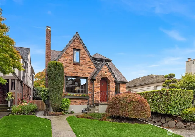 Photo 1 of Single family home for sale at 4319 Ne 44th Street, Seattle, WA 98105 | MLS# NWM2554337 | Listing updated on 2026-10-01