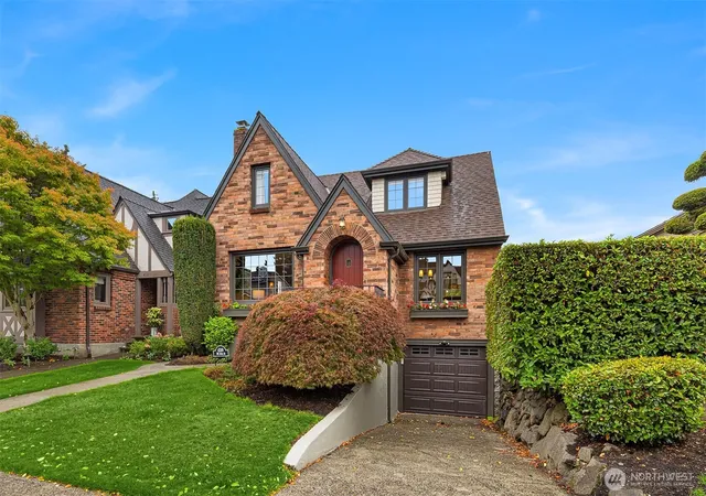 Photo 2 of Single family home for sale at 4319 Ne 44th Street, Seattle, WA 98105 | MLS# NWM2554337 | Listing updated on 2026-10-01