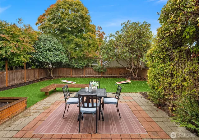 Photo 4 of Single family home for sale at 4319 NE 44th Street, Seattle, WA 98105 | MLS# NWM2554337 | Listing updated on 2026-10-01