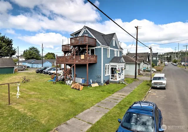 Photo 4 of Multi family home for sale at 109 N Washington St, Aberdeen, WA 98520 | MLS# NWM2554348 | Listing updated on 2026-09-22