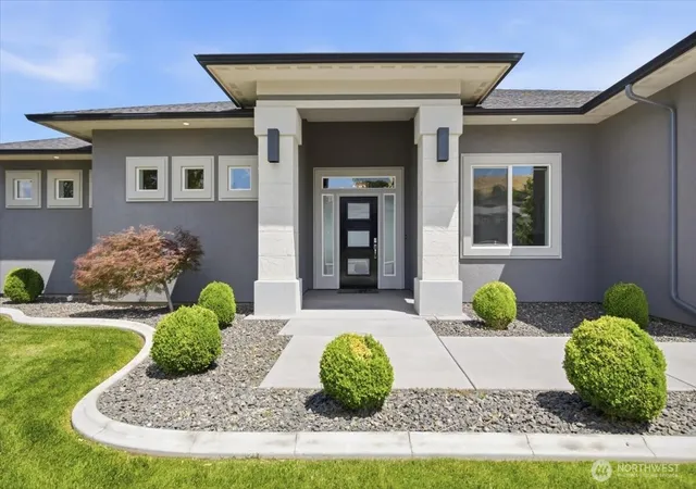Photo 3 of Single family home for sale at 5483 S Kent St, Kennewick, WA 99337 | MLS# NWM2554371 | Listing updated on 2026-09-22