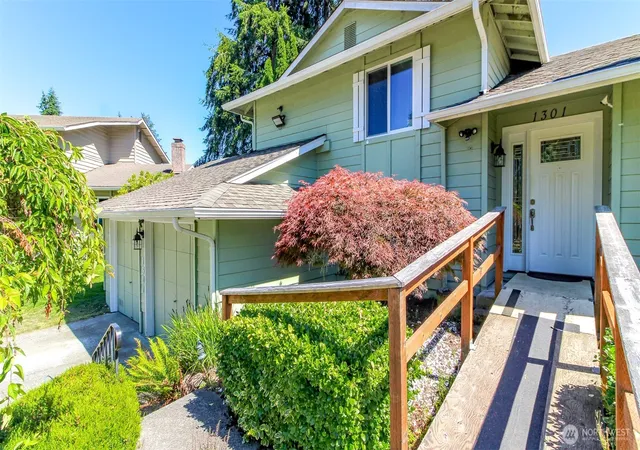 Photo 2 of Single family home for sale at 1301 Bel Air Rd, Tacoma, WA 98406 | MLS# NWM2554400 | Listing updated on 2026-09-22