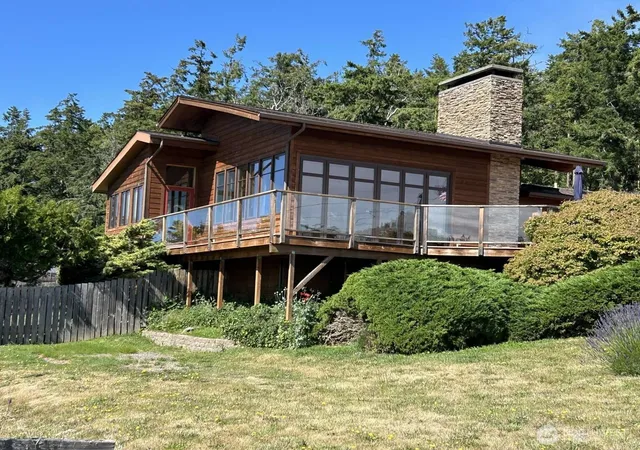 Photo 1 of Sale Pending at 31 N Rhododendron Dr, Port Townsend, WA 98368 | MLS# NWM2554434 | Listing updated on 2026-09-25