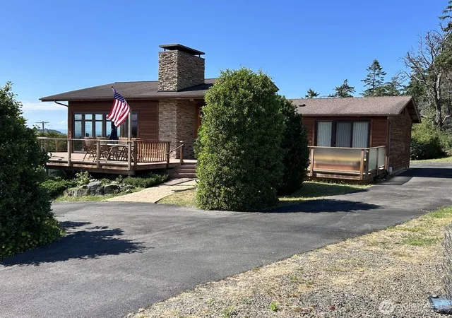 Photo 2 of Sale Pending at 31 N Rhododendron Dr, Port Townsend, WA 98368 | MLS# NWM2554434 | Listing updated on 2026-09-25