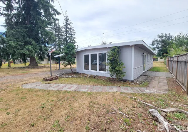 Photo 3 of Single family home for sale at 1713 W Martin St, Elma, WA 98541 | MLS# NWM2554445 | Listing updated on 2026-09-22