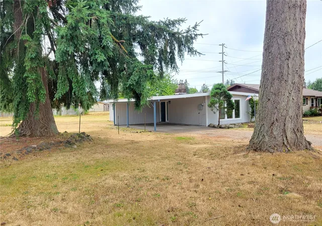 Photo 3 of Single family home for sale at 1713 W Martin St, Elma, WA 98541 | MLS# NWM2554445 | Listing updated on 2026-09-22