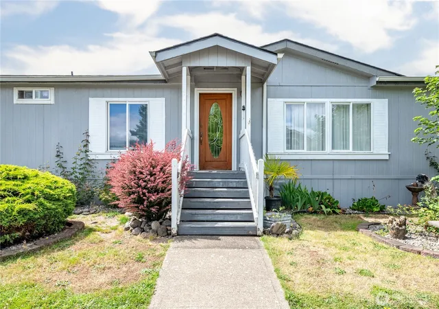 Photo 3 of Manufactured home for sale at 600 Egret Ln, Longview, WA 98632 | MLS# NWM2554448 | Listing updated on 2026-09-22