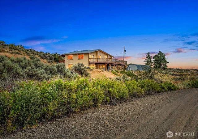 Photo 1 of Single family home for sale at 612 Road S Sw, East Wenatchee, WA 98802 | MLS# NWM2554473 | Listing updated on 2026-09-23