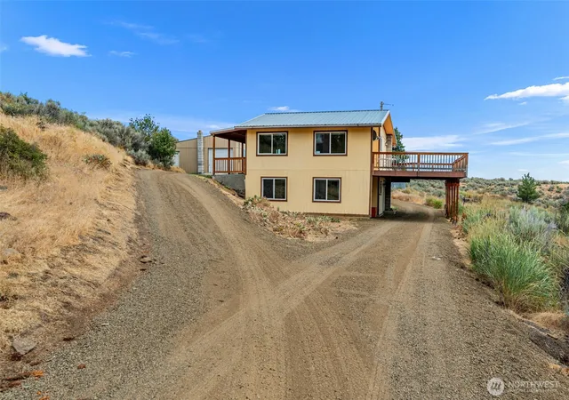 Photo 2 of Single family home for sale at 612 Road S Sw, East Wenatchee, WA 98802 | MLS# NWM2554473 | Listing updated on 2026-09-23