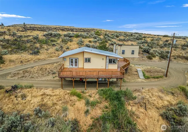 Photo 3 of Single family home for sale at 612 Road S SW, East Wenatchee, WA 98802 | MLS# NWM2554473 | Listing updated on 2026-09-23