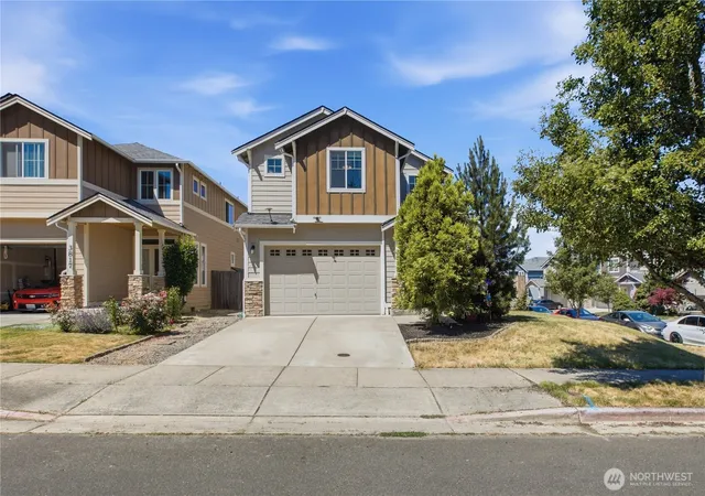 Photo 2 of Sale Pending at 3813 Discovery Ave Sw, Bremerton, WA 98312 | MLS# NWM2554488 | Listing updated on 2026-09-29