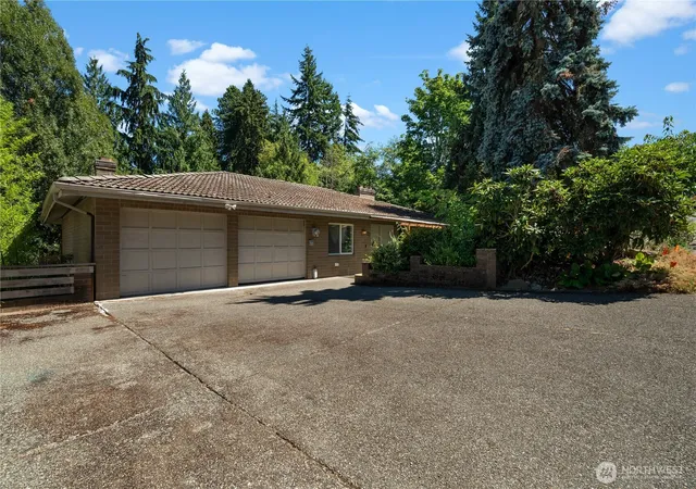 Photo 2 of Single family home for sale at 16058 36th Avenue Ne, Lake Forest Park, WA 98155 | MLS# NWM2554511 | Listing updated on 2026-09-22