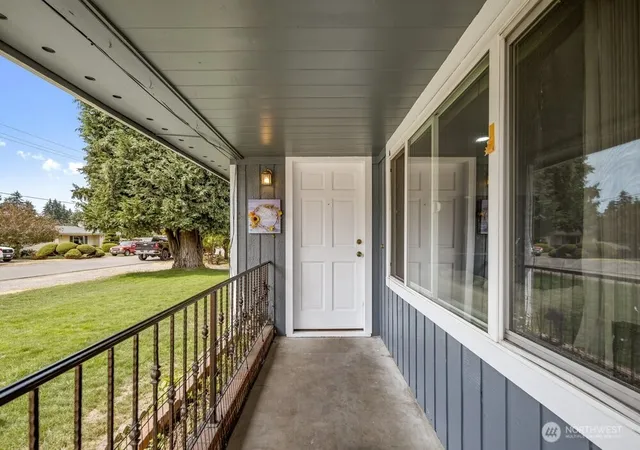 Photo 3 of Single family home for sale at 2406 Northeast 24th St, Renton, WA 98056 | MLS# NWM2554534 | Listing updated on 2026-09-22
