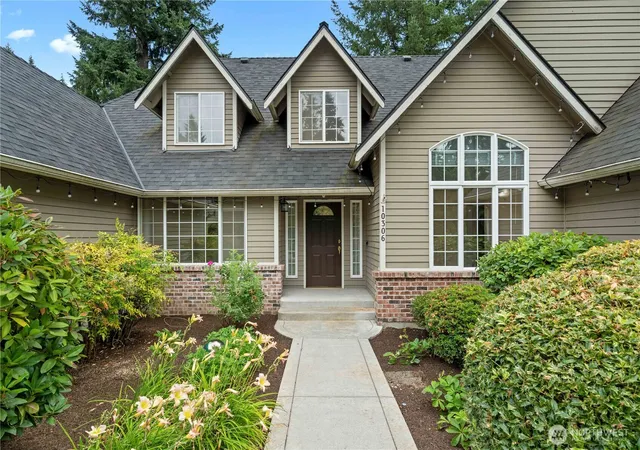 Photo 3 of Single family home for sale at 10306 192nd Avenue NE, Redmond, WA 98053 | MLS# NWM2554545 | Listing updated on 2026-10-01