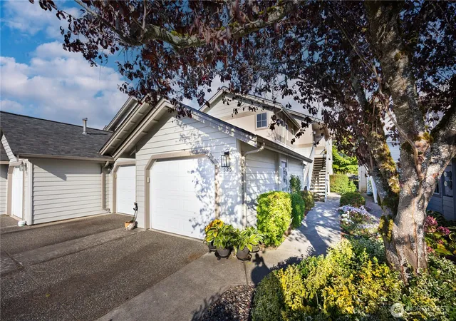 Photo 1 of Condo for sale at 523 W Kellogg Rd, Bellingham, WA 98226 | MLS# NWM2554554 | Listing updated on 2026-09-21
