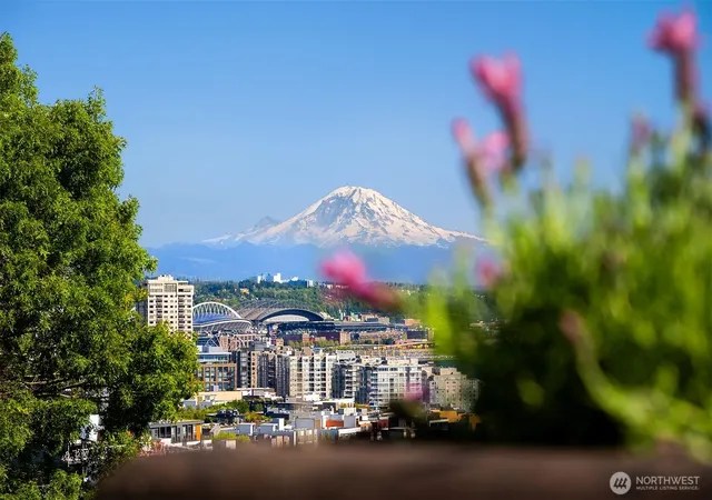 Photo 3 of Sale Pending at 421 W Highland Dr, Seattle, WA 98119 | MLS# NWM2554559 | Listing updated on 2026-09-25