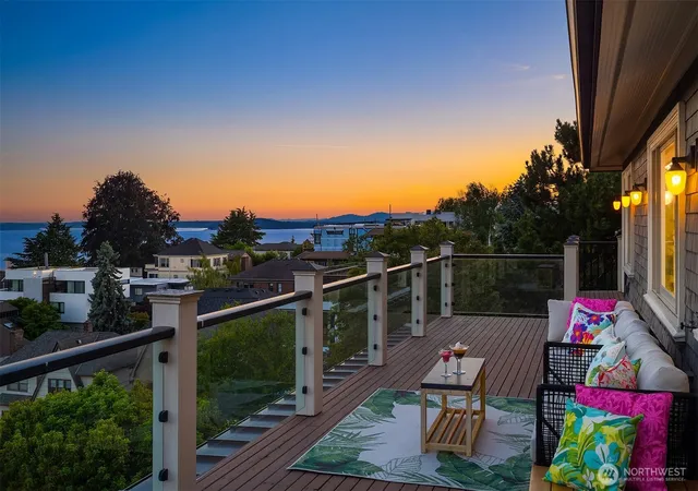 Photo 3 of Sale Pending at 421 W Highland Dr, Seattle, WA 98119 | MLS# NWM2554559 | Listing updated on 2026-09-25