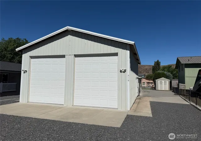 Manufactured home for sale at 616 Hunter Ave SW, Quincy, WA 98848 | MLS# NWM2554563