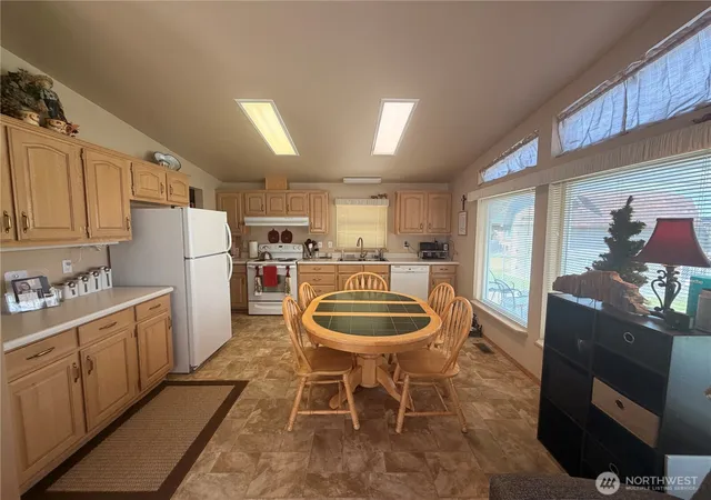 Photo 3 of Manufactured home for sale at 616 Hunter Ave Sw, Quincy, WA 98848 | MLS# NWM2554563 | Listing updated on 2026-10-01