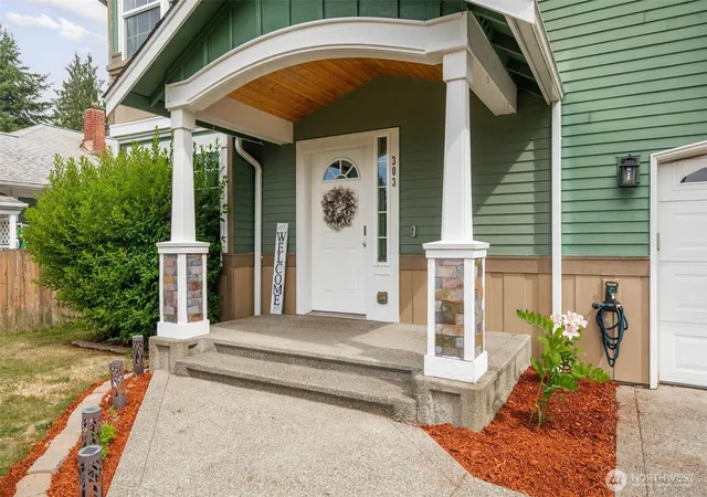 Photo 1 of Single family home for sale at 303 E Highland Dr, Arlington, WA 98223 | MLS# NWM2554583 | Listing updated on 2026-10-01