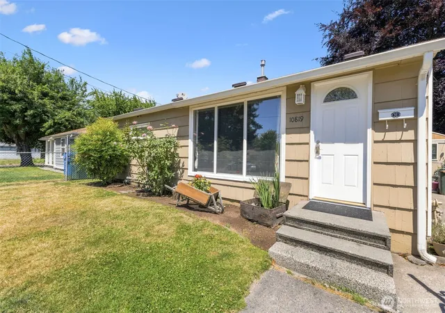 Photo 3 of Sale Pending at 10819 53rd Street Ct E, Puyallup, WA 98372 | MLS# NWM2554593 | Listing updated on 2026-09-25