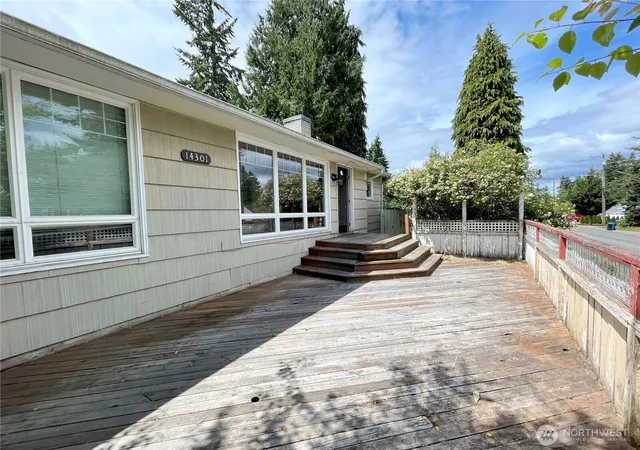 Photo 2 of Sale Pending at 14301 Meridian Ave N, Seattle, WA 98133 | MLS# NWM2554607 | Listing updated on 2026-09-21