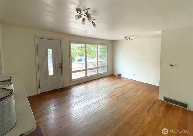 Photo 3 of Sale Pending at 14301 Meridian Ave N, Seattle, WA 98133 | MLS# NWM2554607 | Listing updated on 2026-09-21